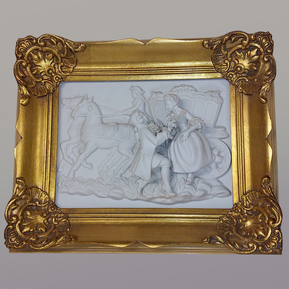 Bajorrelieve de porcelana Meissen biscuit que representa una escena romántica