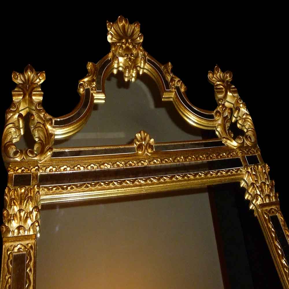 miroir de style Louis XV en bois doré à la feuille d'or