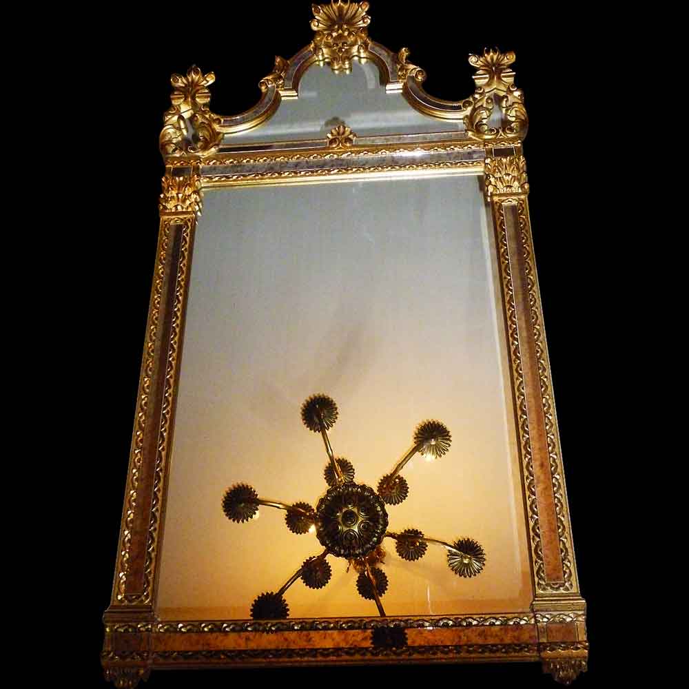 miroir de style Louis XV en bois doré à la feuille d'or