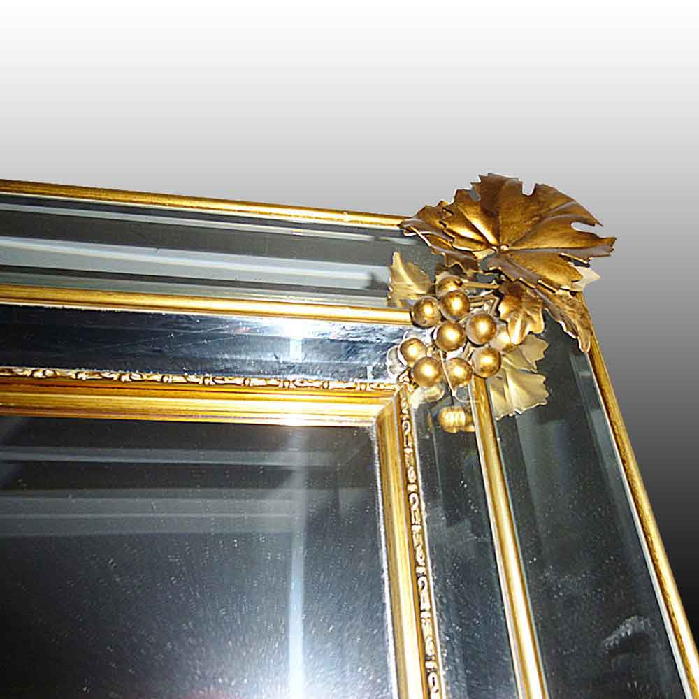 Miroir en bronze dore debut XXe siecle