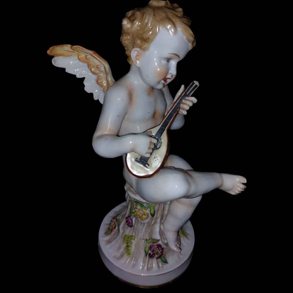 Pair of musician putti from Capodimonte, 19th century