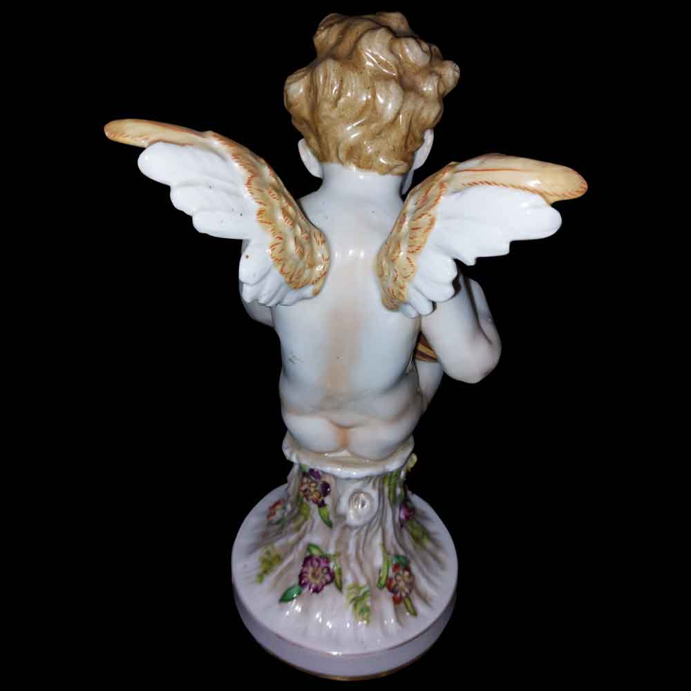 Pair of musician putti from Capodimonte, 19th century