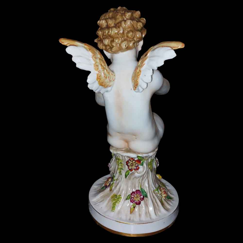 Pair of musician putti from Capodimonte, 19th century