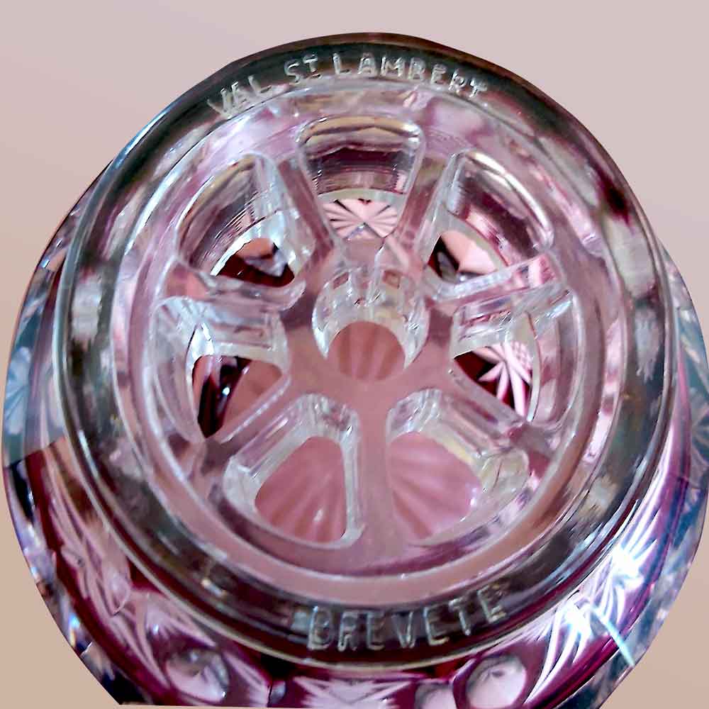 Val Saint Lambert          Vase pique-fleurs rouge en cristal du Val Saint Lambert debut XXe siecle