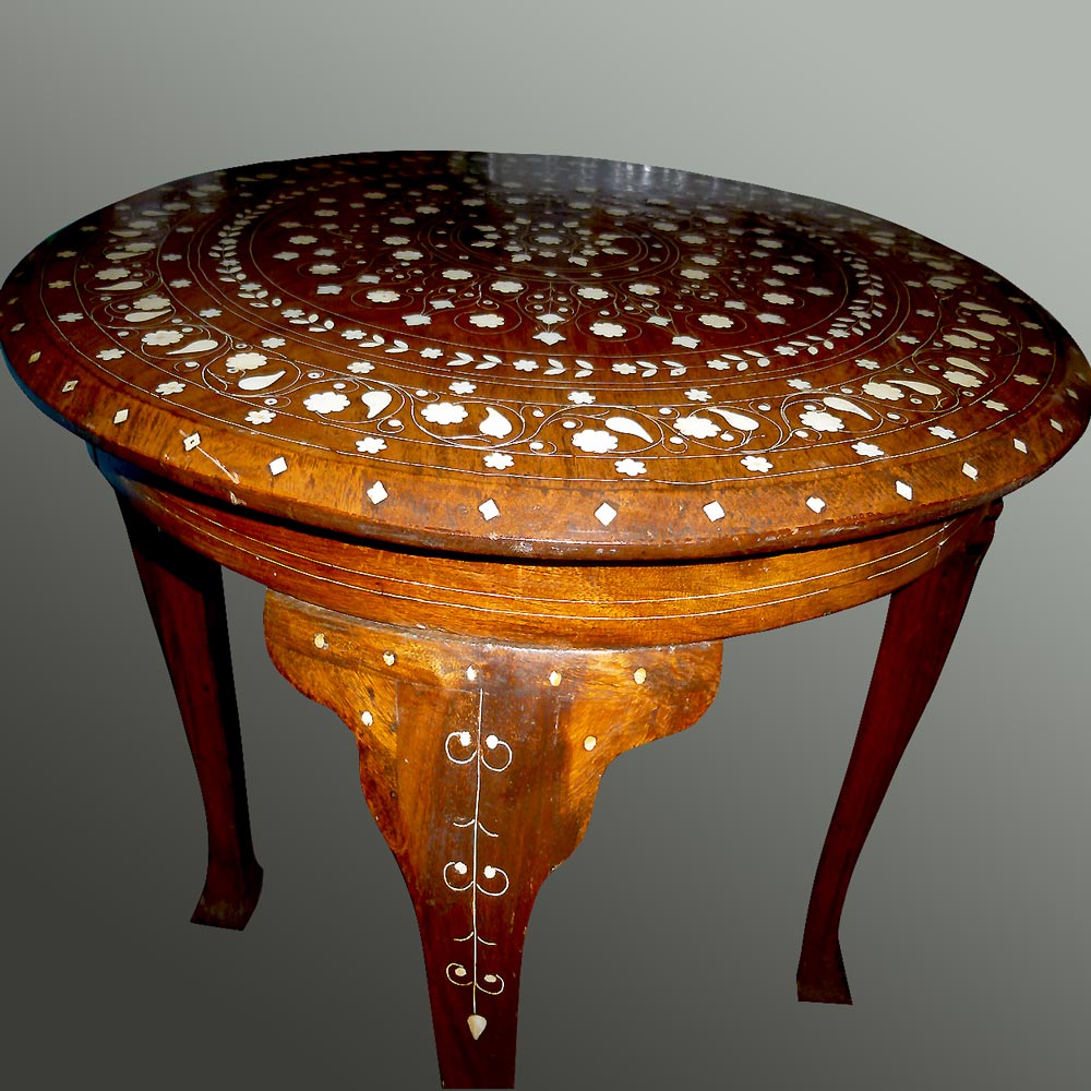 Circular oriental coffee table XIXth century