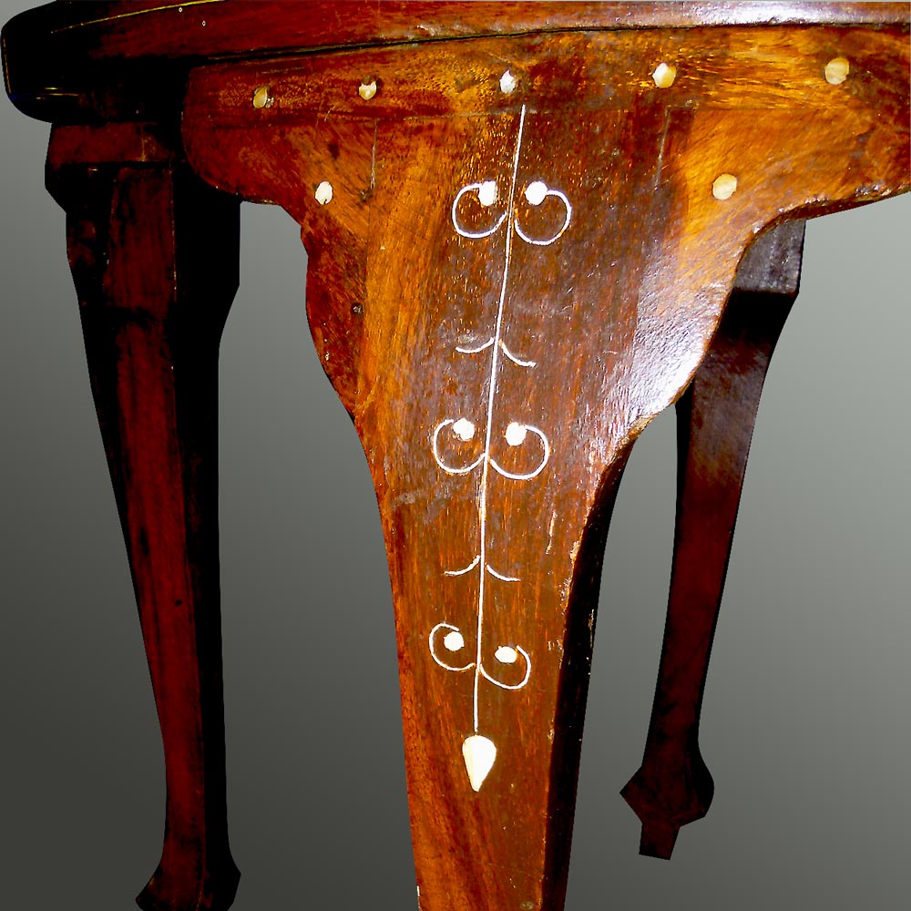 Circular oriental coffee table XIXth century
