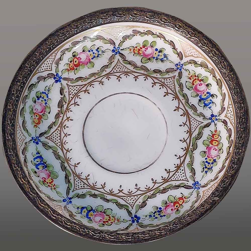 Porcelain from the Manufacture à la Reine 18th century under the reign of Louis XVI