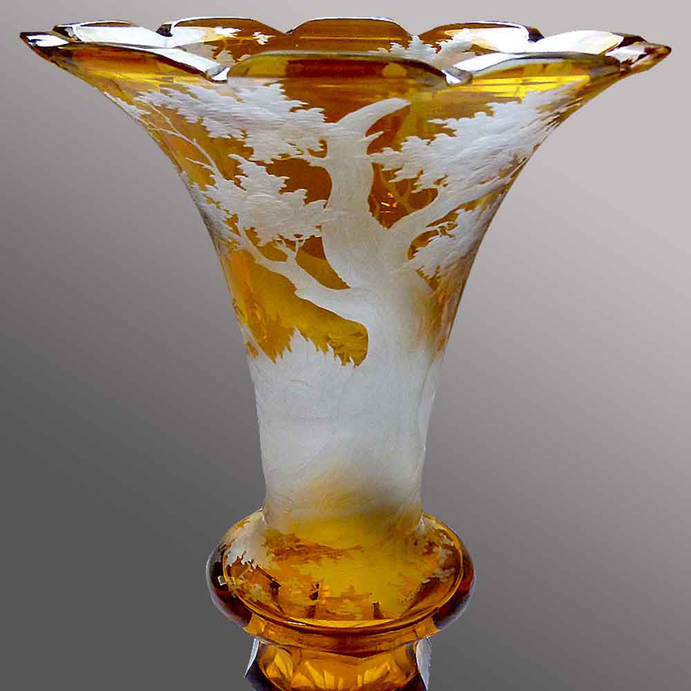 Cristal de Bohème, vase cornet en cristal XIXème siècle