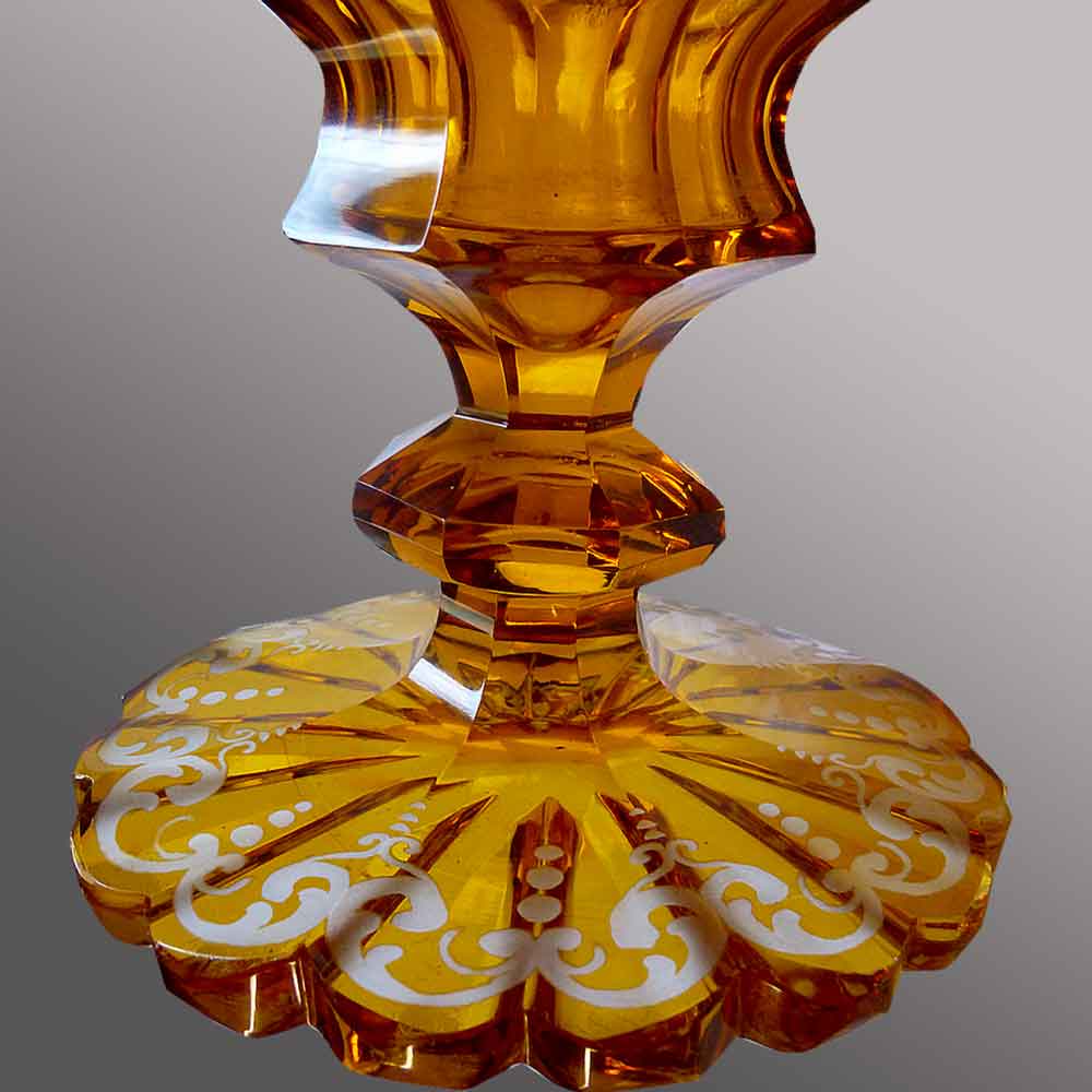 Cristallo di Boemia, vaso a cono di cristallo del XIX secolo