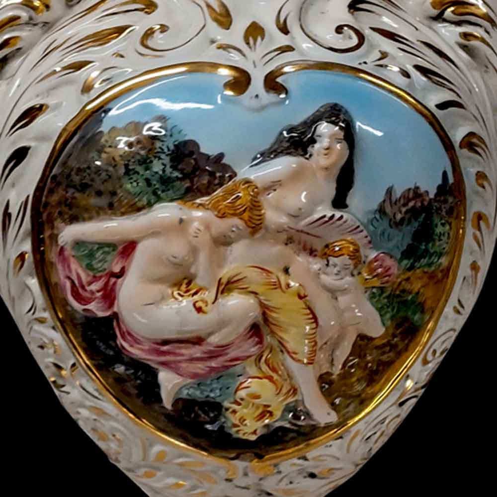 Potiche couverte en porcelaine signé à la couronne Capodimonte Italie