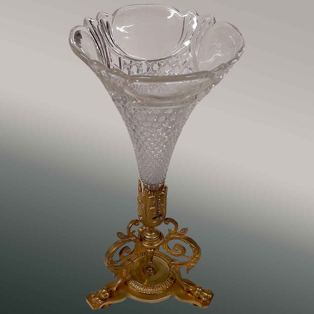 Vase cornet en cristal et bronze doré XIXème siècle