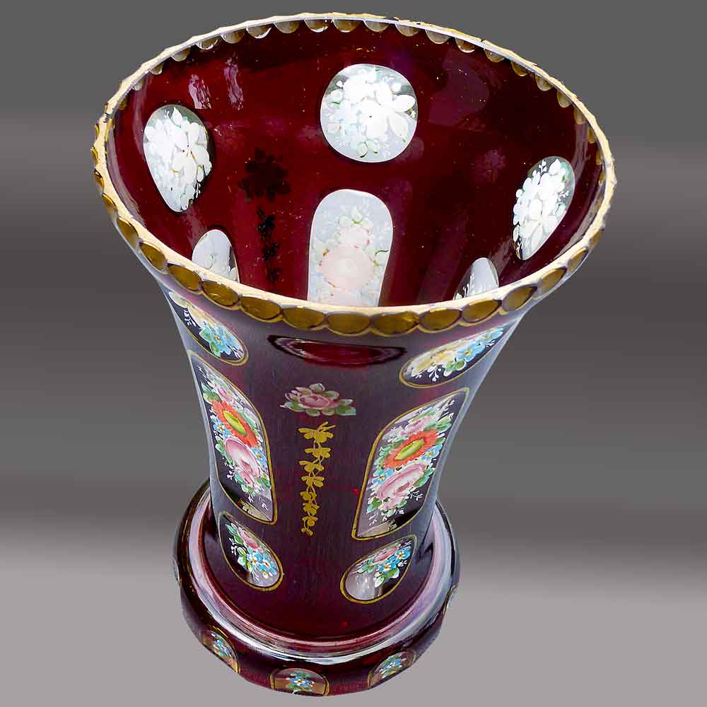 Boheemse vaas met Moser-decoratie XIXe eeuw