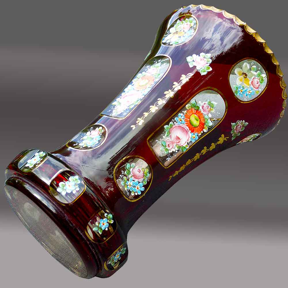 Boheemse vaas met Moser-decoratie XIXe eeuw