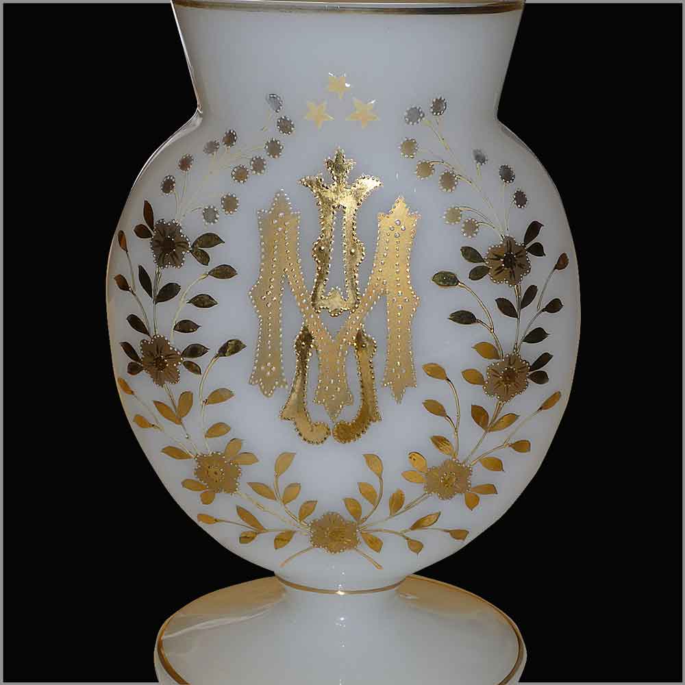 Vase en opaline blanche emaille d'epoque Napoleon III