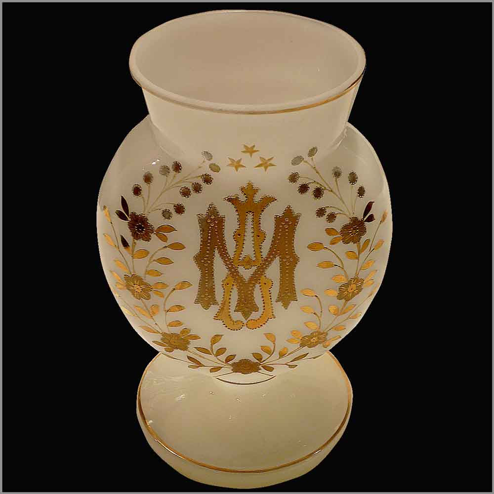 Vase en opaline blanche emaille d'epoque Napoleon III